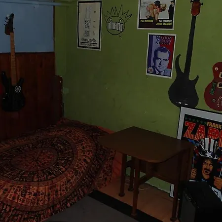Basement Flat - Mieszkanie W Niskim Parterze *