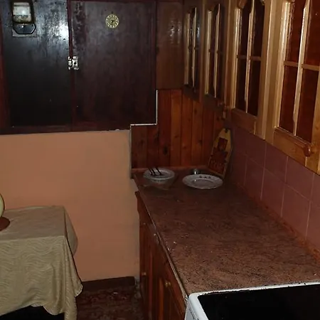 Basement Flat - Mieszkanie W Niskim Parterze *