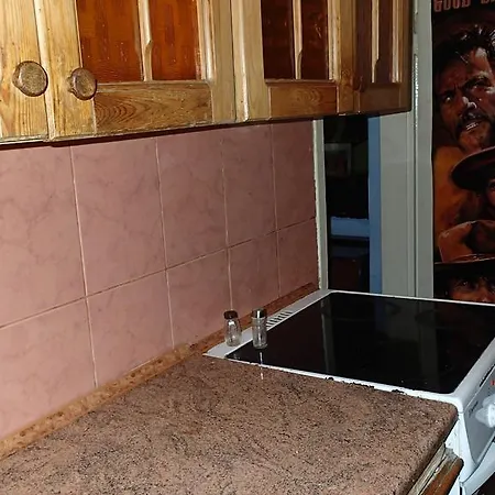 Basement Flat - Mieszkanie W Niskim Parterze *