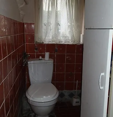 Basement Flat - Mieszkanie W Niskim Parterze *